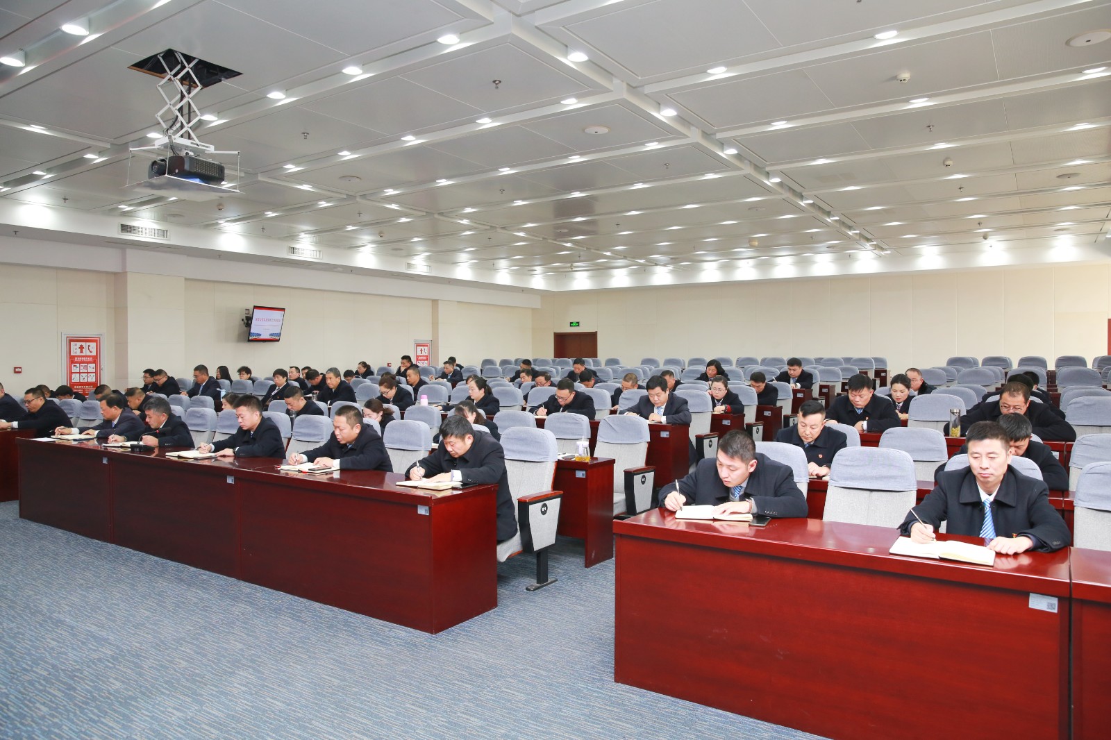 图片2.jpg 图片2.jpg